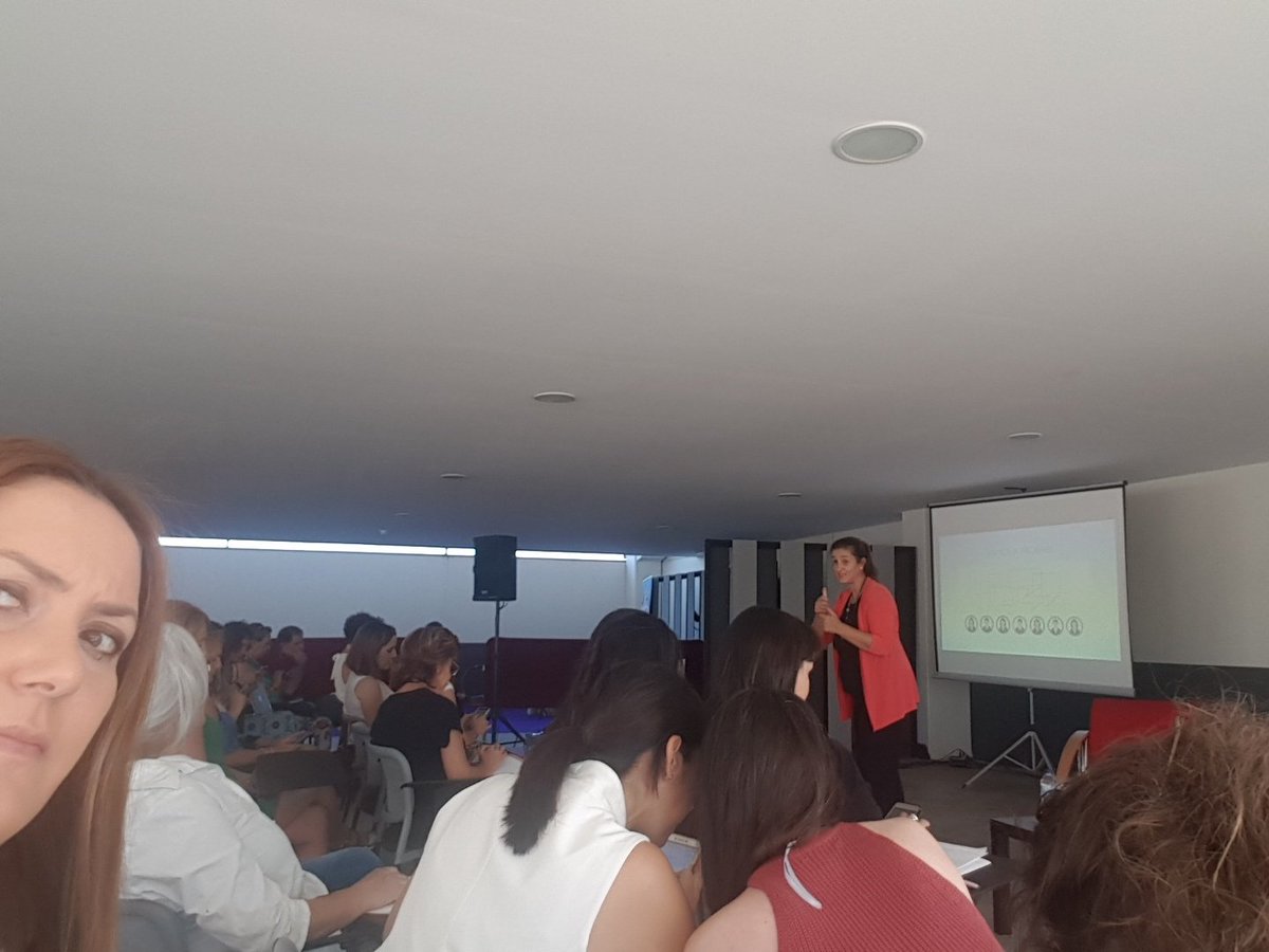 eva2bb's tweet photo. Aprendiendo y compartiendo con Beatriz Recio #emprendedorabadajoz #Villanuevadelaserena https://t.co/XGfbUsclZe