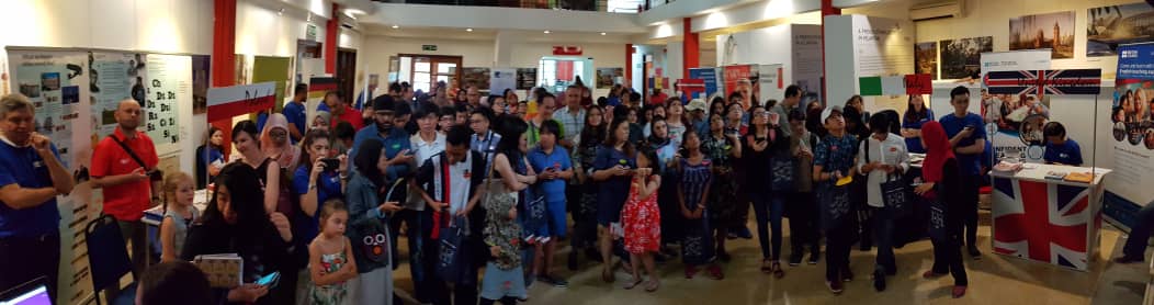PLinKualaLumpur's tweet photo. I speak Polish🇵🇱 What's your superpower? European Day of Languages in Kuala Lumpur! We are happy to see huge interest in learning Polish. #StudyPolish https://t.co/nYqbFB0yuM