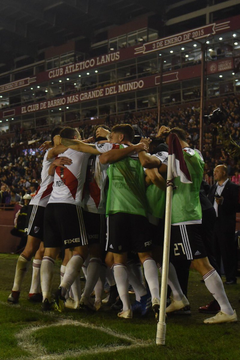 romorita11's tweet photo. Ninguno mejor q todos juntos y unidos! Orgulloso de ser parte de este Equipo! ⚪️♥️⚪️
#Vamospormas #Carp https://t.co/klci4JsavV