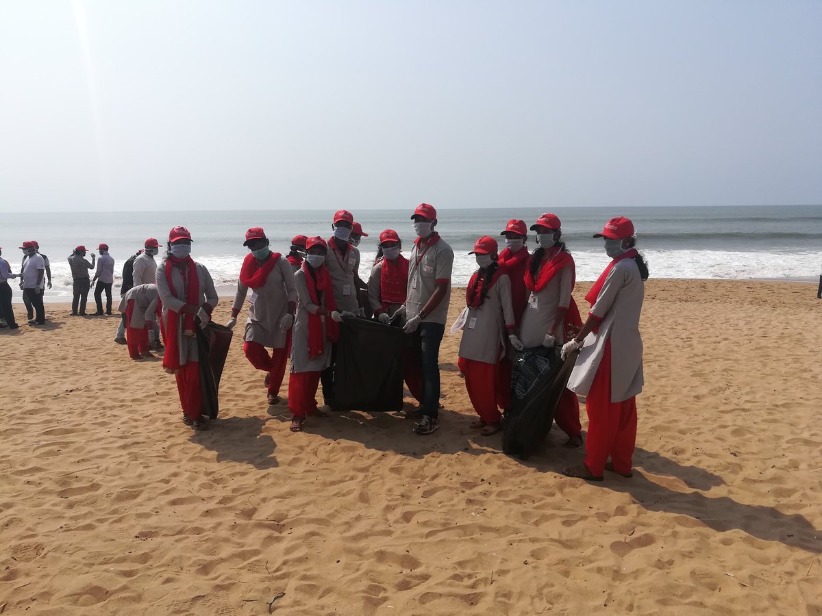 RajatKPati's tweet photo. The enthusiasm of @techmahindracsr women associates are tremendous throughout the #PuriSeaBeachCleaning #SwachataAbhiyan drive. #WomenEmpowerment #TheTechMWay #RiseForGood @loveleenkacker @C_P_Gurnani @anandmahindra @tech_mahindra @TechM_BBSR_LC @CMO_Odisha @eodishaorg https://t.co/bDaOcsU3tL