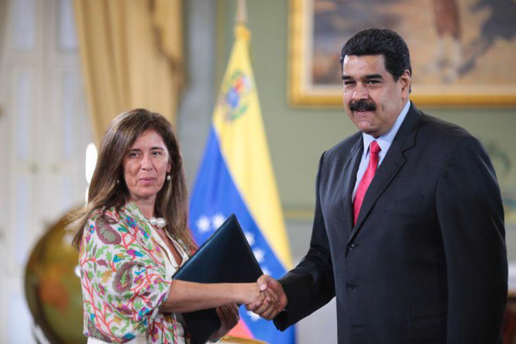PortuNoticias's tweet photo. Hoje 29/09 é dia de São Gabriel Arcângel, santo padroeiro dos embaixadores e dos diplomatas.
▶ Parabéns no seu dia santoral, a Sua Excelência a embaixadora @EmbajadoraUECCS da @UEenVenezuela junto da República Bolivariana da #Venezuela, Dra. Isabel Brilhante Pedrosa| @eu_eeas https://t.co/rOJRYZEVFY