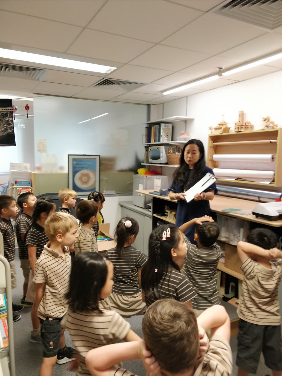 2PS_RCHK's tweet photo. A few days ago, @2PS2018 got an inside look into RCHK's library books system. Thank you  Ms  Chan for showing us how the parts and people are connected in organizing the books! https://t.co/jmSyQjYMtC