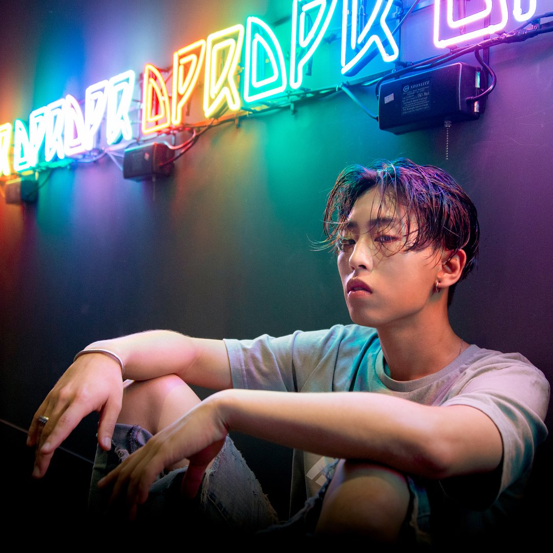 theseoulstory's tweet image. [#DPRLiveinJKT] Look at these artsy photos of DPR Live 😍 Are you ready for him to make your hearts flutter, Indonesian fans? Then go grab your tickets now!

More info: theseoulstory.com/upcoming-event…

Brought to you by: @heykohai