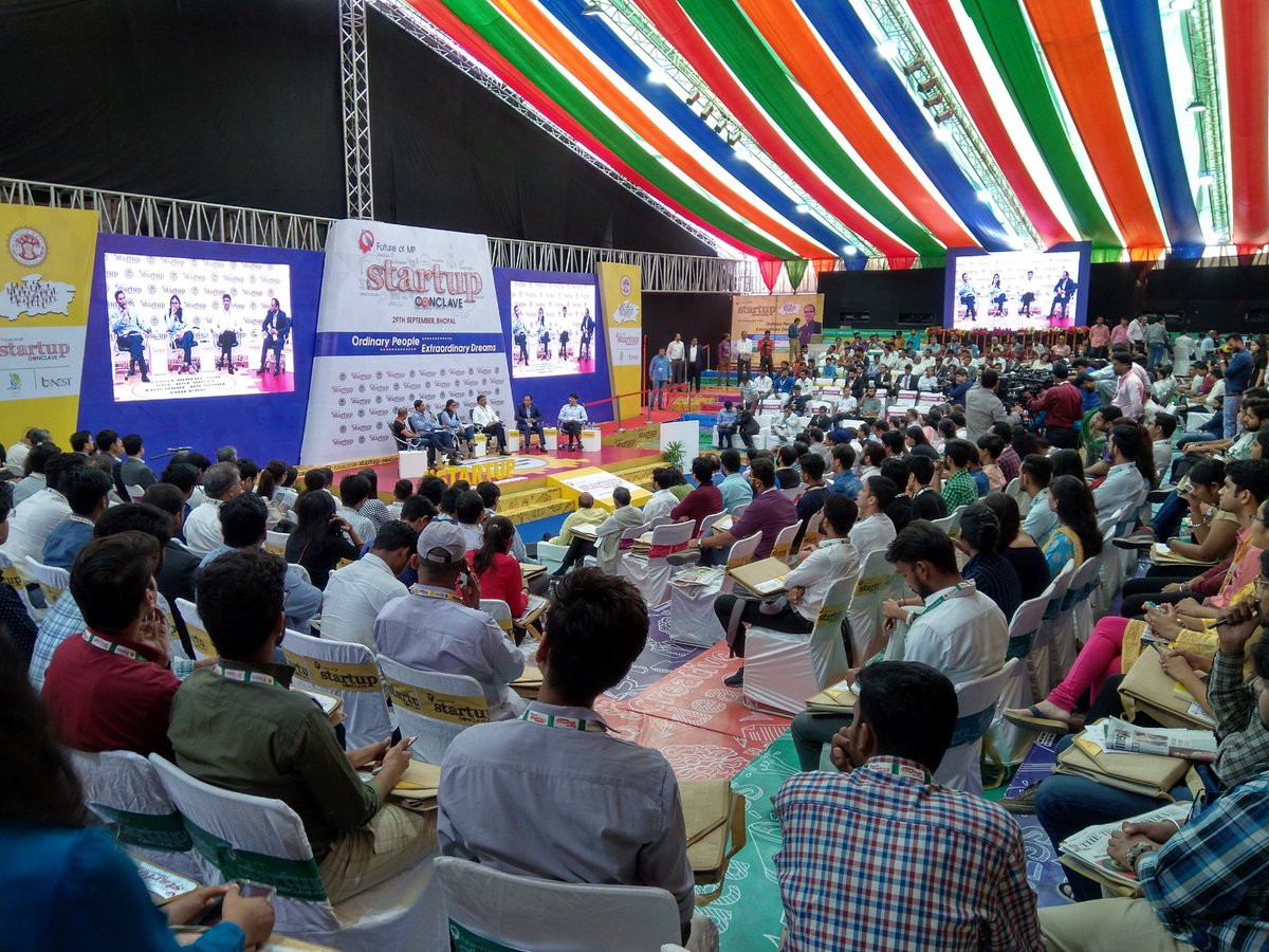 JansamparkMP's tweet photo. ऑर्डिनरी पीपुल-एक्स्ट्रा ऑर्डिनरी ड्रीम्स'' मध्यप्रदेश स्टार्ट-अप कॉन्क्लेव। स्मार्ट सिटी ऑफिस के बी-नेस्ट द इन्क्युबेशन सेंटर में कॉन्क्लेव के पहले सत्र में चर्चा करते प्रतिभागी और एक्सपर्ट।
#jandamparkMP #FutureOfMP https://t.co/xlFpw2QQ9x