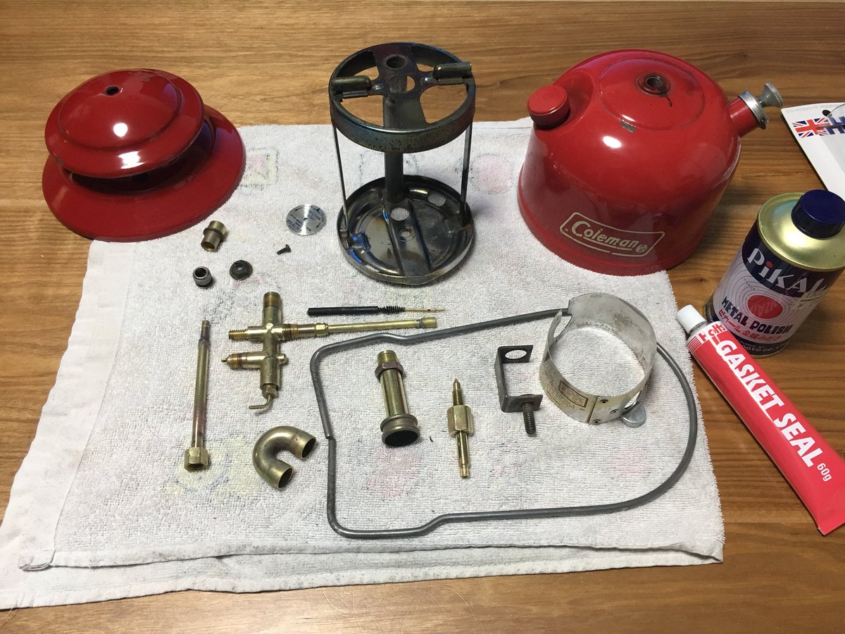 M4VOmK3tTgTLLAI's tweet image. いちお、完成💡
マントルを丁度きらしてたから着火確認はまた後日‼️
あーグローブって結構高いなぁー😭
#コールマン 
#ランタン
#200A