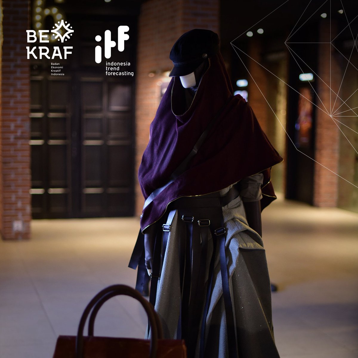 TrendForecastID's tweet photo. Beragam produk Singularity dihadirkan pada acara yang berlangsung di CGV Grand Indonesia, Kamis (27/9). Seperti tas dan kalung Cortex, kalung dan tas Svarga, kalung Neo Medieval ataupun kalung Exuberant. #indonesiatrendforescasting #bekraft #itf #trendforecasting #singularity https://t.co/2fe1d723DW