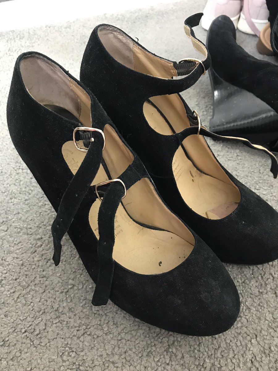 itsemmaphilpott's tweet photo. Thank you for your service. These shoes helped me pick up a lot of blokes back in the day 😂😂 #konmari https://t.co/N4H22Gqpqk