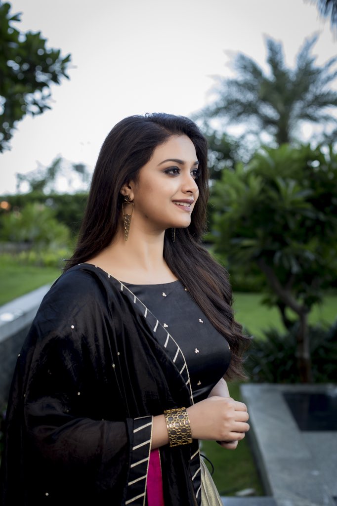 KeerthyOfficial's tweet photo. Wearing an ensemble from #mintblushdesigns at the press meet of #sandakozhi2
Styling @ind_pat 
Jewellery @amrapalijewels
PC @kiransaphoto https://t.co/zOHxTpAlLH