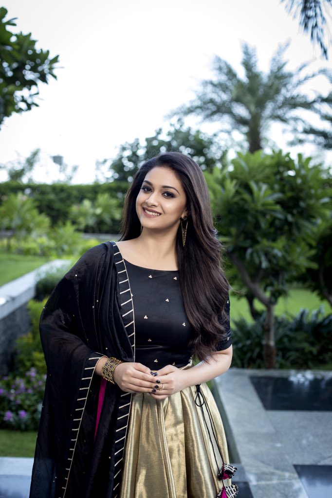 KeerthyOfficial's tweet photo. Wearing an ensemble from #mintblushdesigns at the press meet of #sandakozhi2
Styling @ind_pat 
Jewellery @amrapalijewels
PC @kiransaphoto https://t.co/zOHxTpAlLH