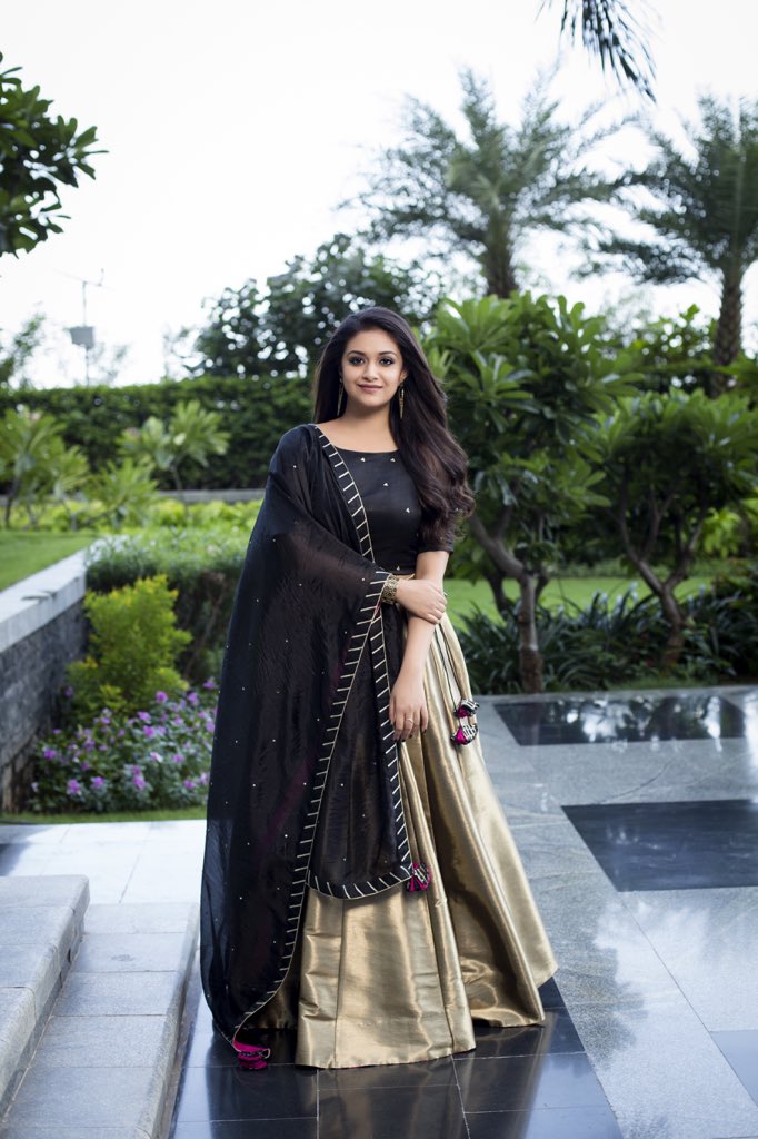 KeerthyOfficial's tweet photo. Wearing an ensemble from #mintblushdesigns at the press meet of #sandakozhi2
Styling @ind_pat 
Jewellery @amrapalijewels
PC @kiransaphoto https://t.co/zOHxTpAlLH