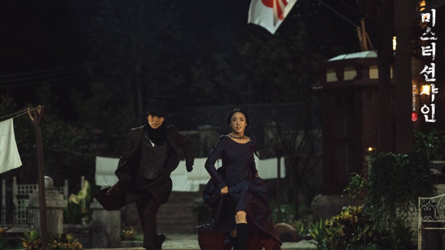 CJnDrama's tweet photo. 지난 주 글로리 호텔 폭파 작전💣
애신-히나는 어떤 대화를 나눴을까요?🙄
tvN 드라마(Drama) #미스터션샤인 오늘 밤 9시 방송 🕘 https://t.co/PrAFj4CXoS