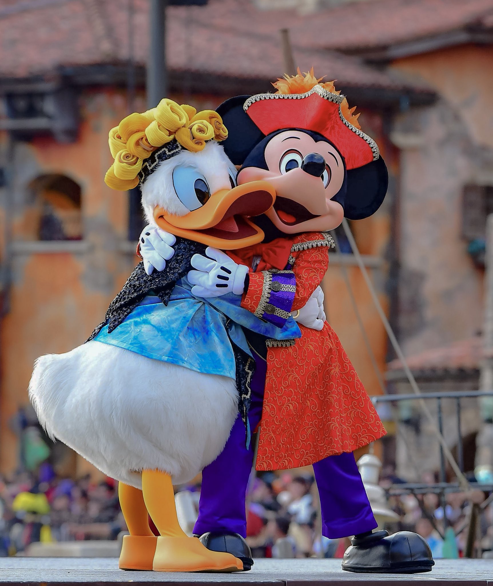 ドナかね すみれ ほぼ交換 仲良し二人組の抱擁シーン 笑 Tds Tokyodaisysea Tokyodisneyresort Donaldduck Donald Mickeymouse Mickey ドナルド ミキドナ ミッキー ヴィランズワールド ドナルドダック 東京ディズニーシー ミッキー