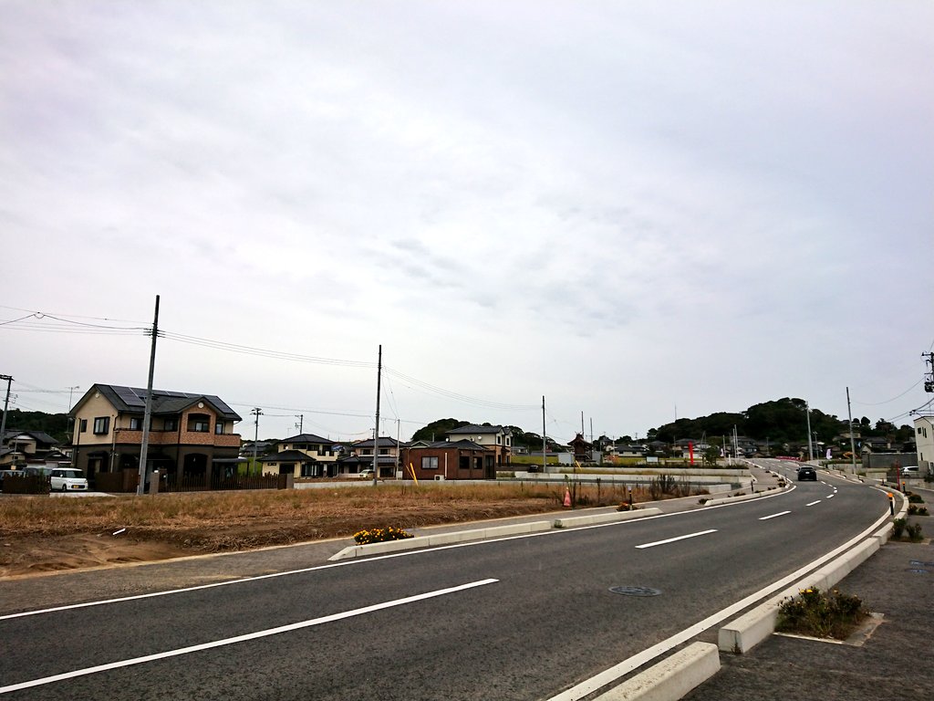 Imadegawa075 東日本大震災で久之浜地区 駅名は久ノ浜だが地名は久之浜 は津波で大きな被害を受けたようで 海の近く には真新しい家が建つとともに 空き地もちらほら見られる 福島県は原発の被害ばかり強調されがちだけど 津波の被害もある Imadegawa075 東日本大震災で久之浜地区 駅名は久ノ浜だが地名は久之浜 は津波で大きな被害を受けたようで 海の近く には真新しい家が建つとともに 空き地もちらほら見られる 福島県は原発の被害ばかり強調されがちだけど 津波の被害もある