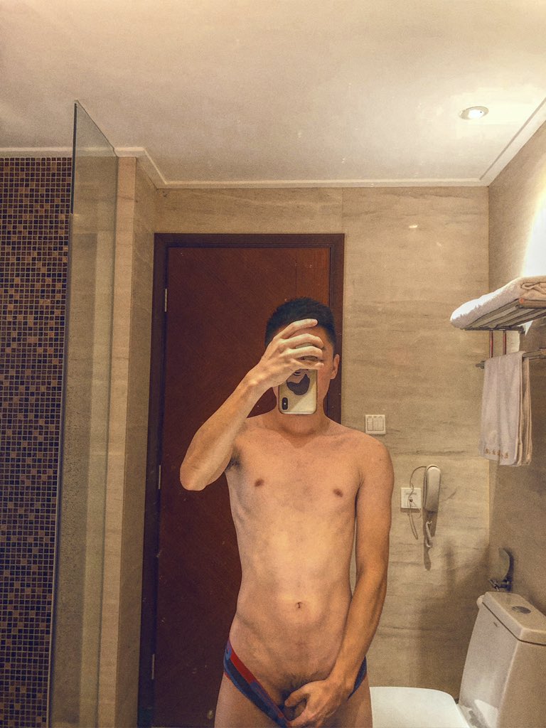 SolarmarsKing's tweet photo. 想和小骚b拍性爱短片。
有喜欢边做爱边拍片的小骚b吗？
#naked #sextap #hornyboy https://t.co/Zr2FmAveBP