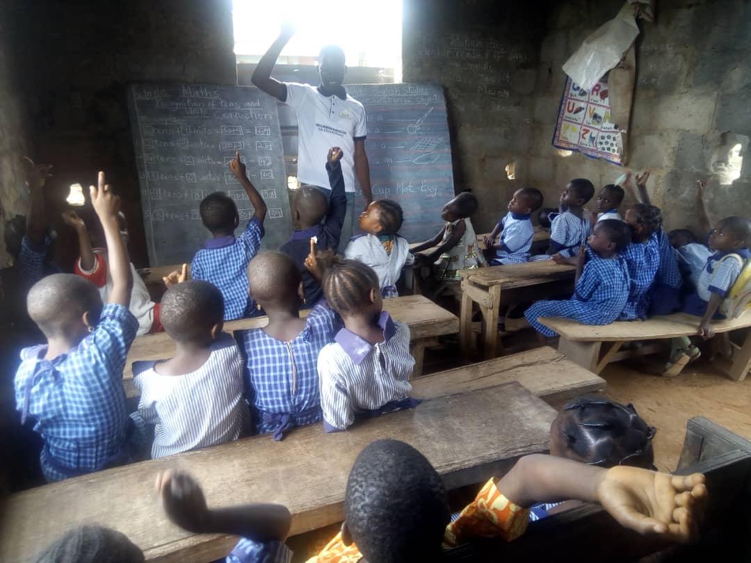 Graceland_ng's tweet photo. Ojusango is a small village located at Ifo LGA of Ogun State where Education is at its worse @UNICEF_Nigeria if we support the education of kids there and teach them to write,they will rewrite their future and change the trajectory for that community.
#SupportBackToSchoolProject https://t.co/AWvzUnvhN8