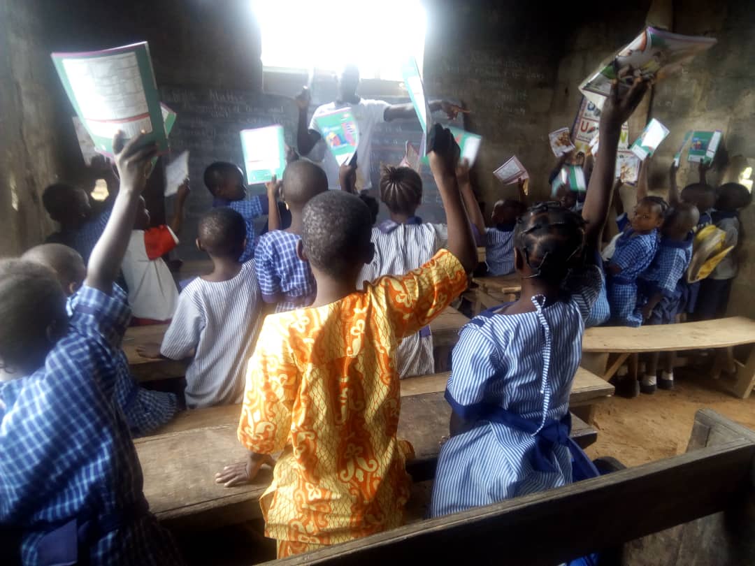 Graceland_ng's tweet photo. Ojusango is a small village located at Ifo LGA of Ogun State where Education is at its worse @UNICEF_Nigeria if we support the education of kids there and teach them to write,they will rewrite their future and change the trajectory for that community.
#SupportBackToSchoolProject https://t.co/AWvzUnvhN8