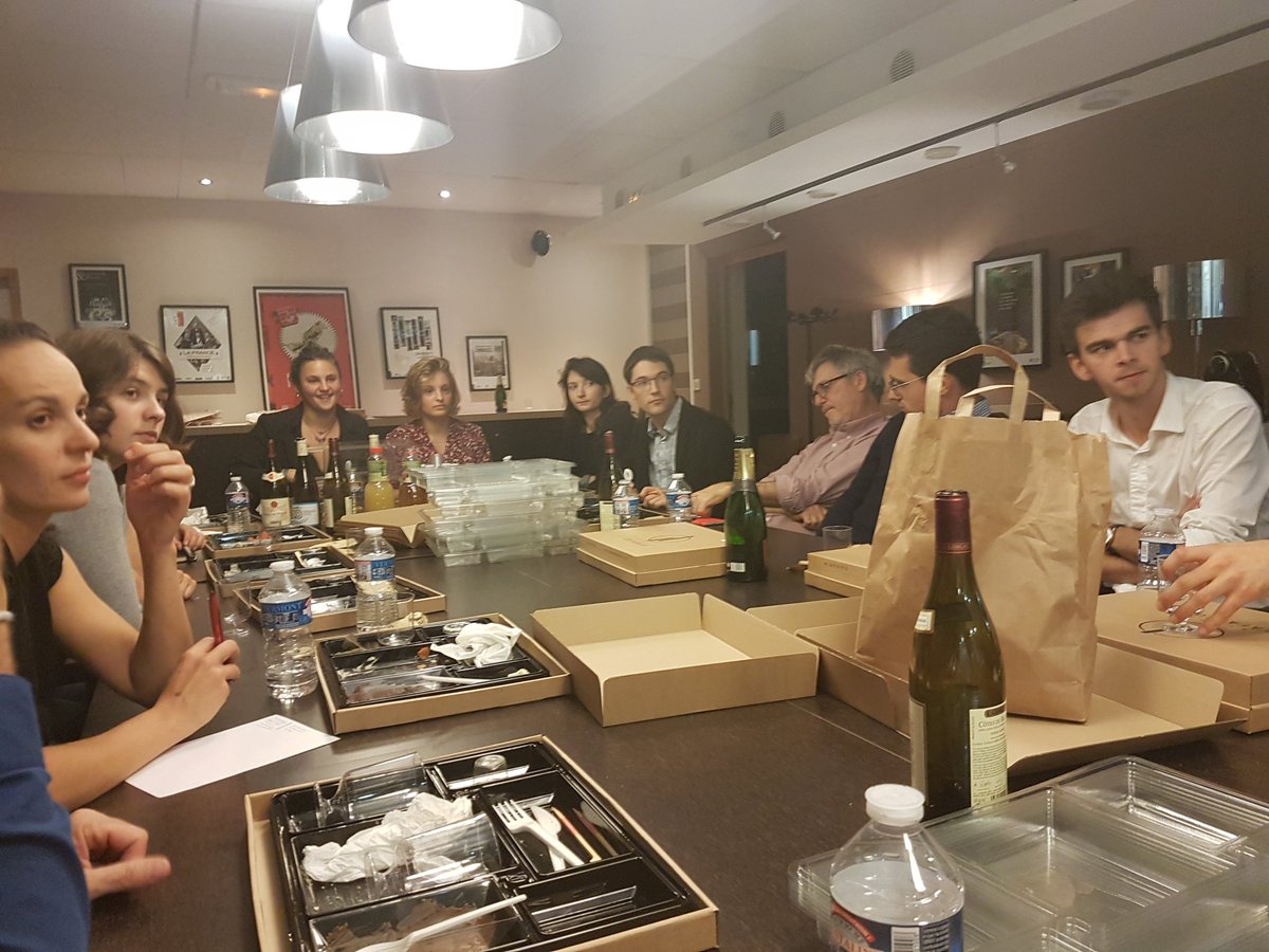 Réunion très sympathique du collège des hautes études Lyon sciences #chels des directeurs avec chacun 2 élèves sur des projets d'avenir. Des élèves formidables et des directeurs heureux ! @ENSdeLyon <a href="/CentraleLyon/">Centrale Lyon</a> <a href="/EtudiantsCNSMDL/">Etudiants CNSMD de Lyon</a> <a href="/VetAgroSup/">VetAgro Sup</a> <a href="/MINES_StEtienne/">MINES Saint-Étienne</a> <a href="/ScPoLyon/">Sciences Po Lyon</a>