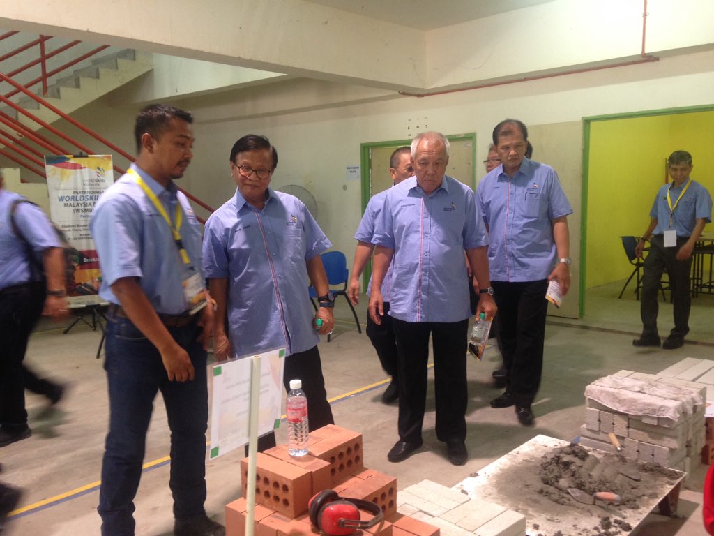 moworksmy's tweet photo. YBTM @HjAnuarTahir melawat tapak Pertandingan World Skill Malaysia Belia (WSMB) 2018 Peringkat Akhir yang berlangsung di ABM Wilayah Utara, Sintok, Kedah
@ZohariAkob @saranidollah @abdulrazak5559 @CIDBMALAYSIA1 @ABMUTARA
#WSMB2018 https://t.co/94oub9eX4q