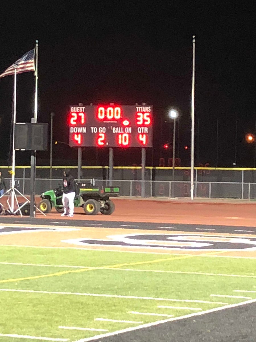 chavezathletics's tweet photo. Don’t leave a game early.  Varsity football completes the comeback and CCHS sweeps Bear Creek on Homecoming https://t.co/mAwjyKVa4y