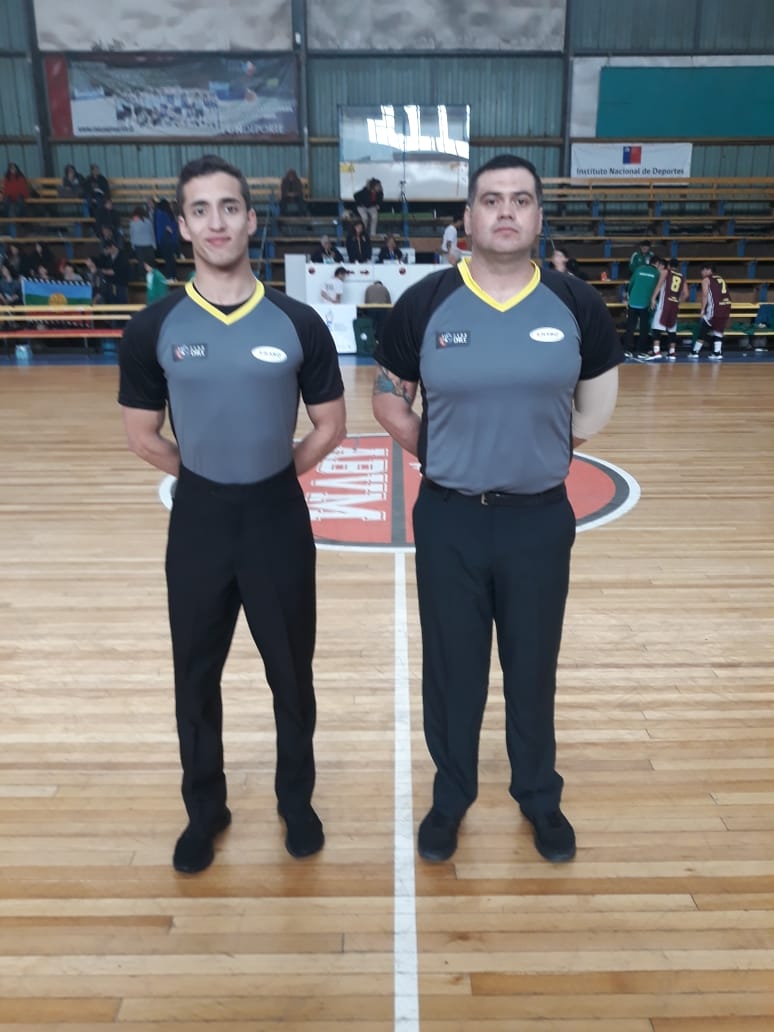 ENABOFEBACHILE's tweet photo. 🏆 #JDE2018 🇨🇱
🏀 U14 Varones
🏟️ Arlegui
📍 Viña del Mar
📆 Vie 28/09
🕞 10:40 hrs
🏀 Juego 2
▶️ Araucanía vs Coquimbo
🏀 Árbitros: Matías Stone - David Contardo
@FebaChile @MindepChile @INDChileOficial @MindepValpo @ABValparaiso @arbitros_avm https://t.co/hKJJzkYg7g