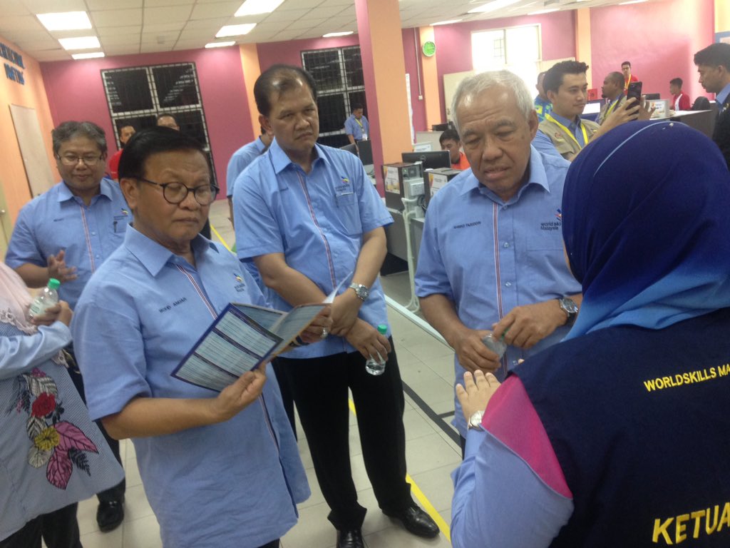 moworksmy's tweet photo. YBTM @HjAnuarTahir melawat tapak Pertandingan World Skill Malaysia Belia (WSMB) 2018 Peringkat Akhir yang berlangsung di ABM Wilayah Utara, Sintok, Kedah
@ZohariAkob @saranidollah @abdulrazak5559 @CIDBMALAYSIA1 @ABMUTARA
#WSMB2018 https://t.co/MrtZ36aIXv