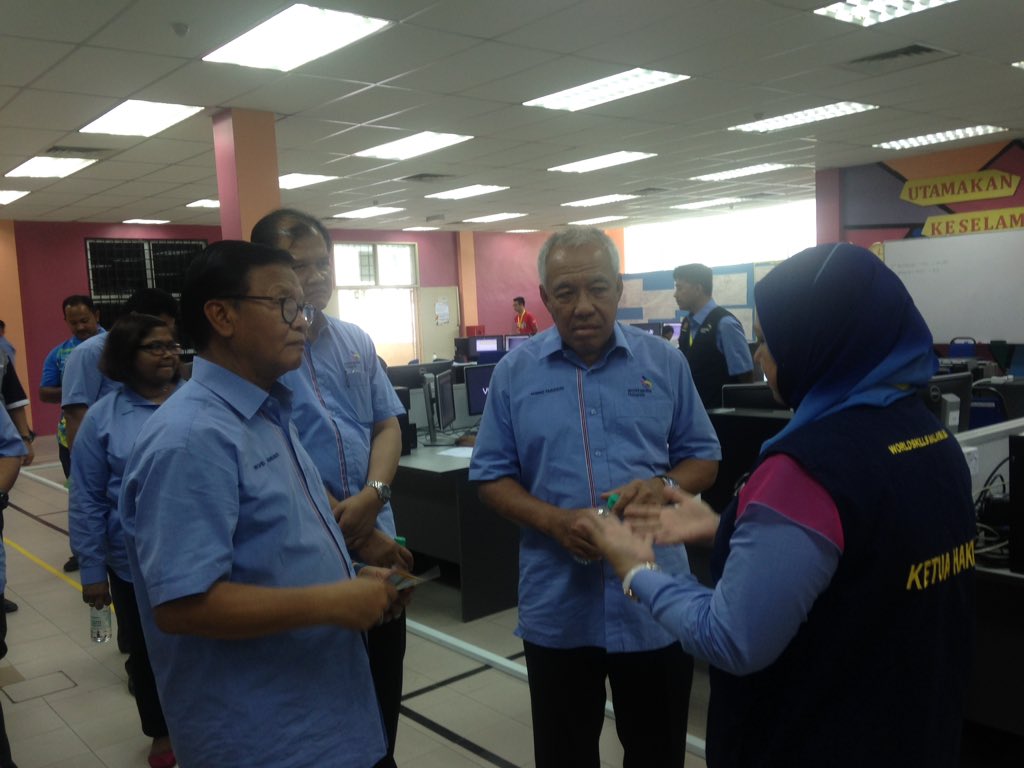 moworksmy's tweet photo. YBTM @HjAnuarTahir melawat tapak Pertandingan World Skill Malaysia Belia (WSMB) 2018 Peringkat Akhir yang berlangsung di ABM Wilayah Utara, Sintok, Kedah
@ZohariAkob @saranidollah @abdulrazak5559 @CIDBMALAYSIA1 @ABMUTARA
#WSMB2018 https://t.co/MrtZ36aIXv