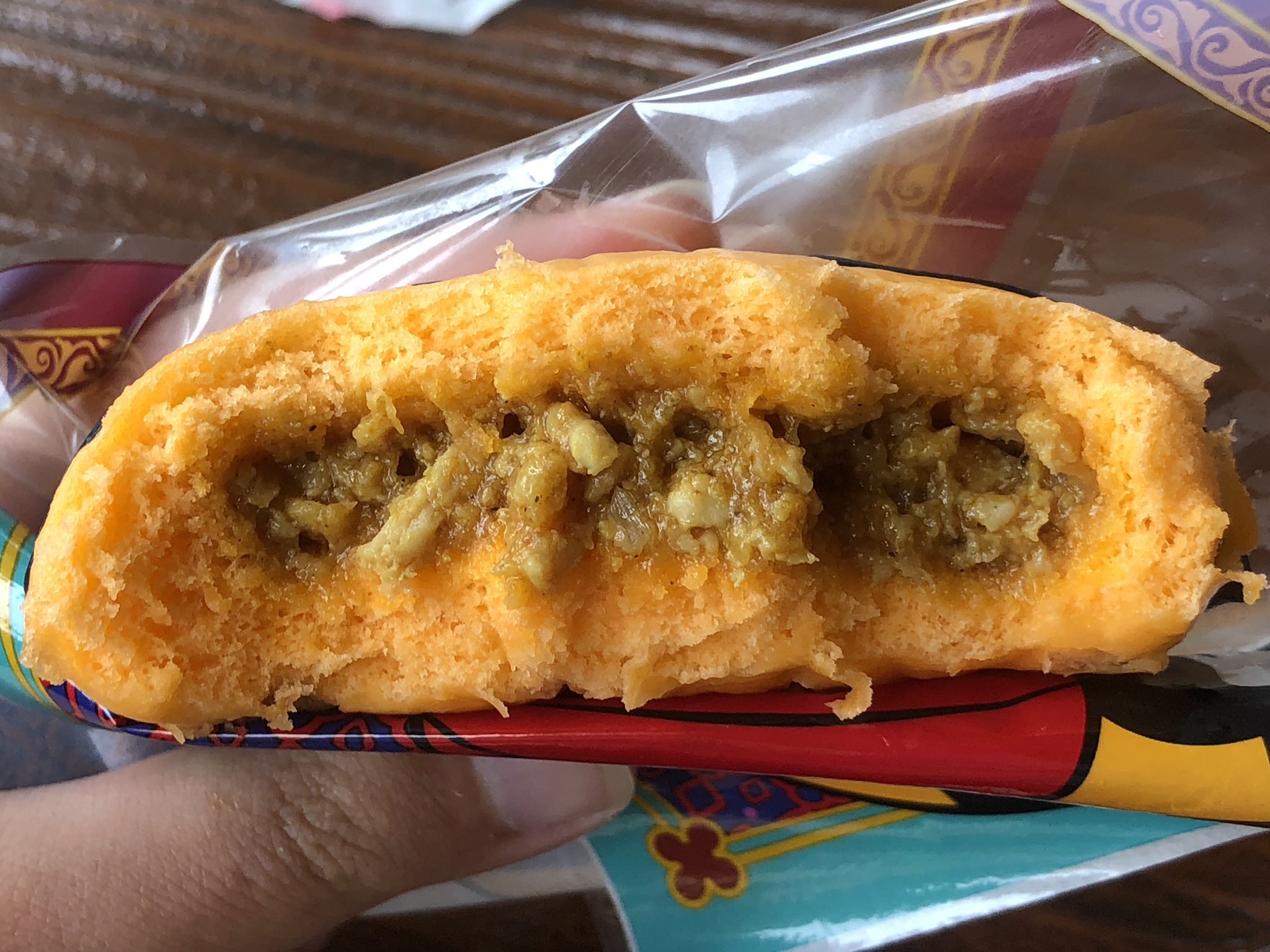 ディズニーシー チキンカリーまん は２種類の味が楽しめるチャンドゥモチーフの中華まん Phev Life