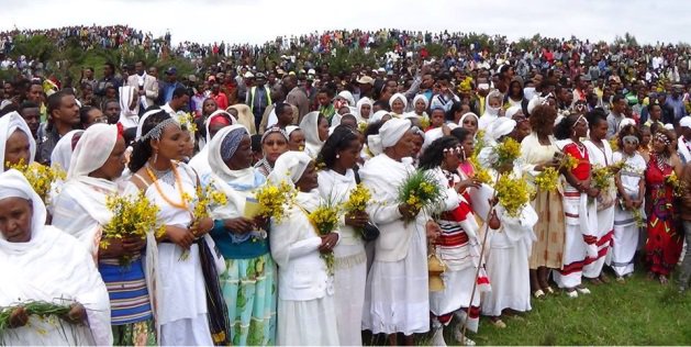 baseethiopia1's tweet photo. Thanks giving holiday of the Oromo People in Ethiopia Irreecha is celebrated to thank Waaqa (God) for the blessings and mercies they have received throughout the previous year.The thanksgiving is celebrated at the sacred grounds of Hora Harsadi (Lake Harsadi), Bishoftu, Oromia. https://t.co/fZoXOsonuP