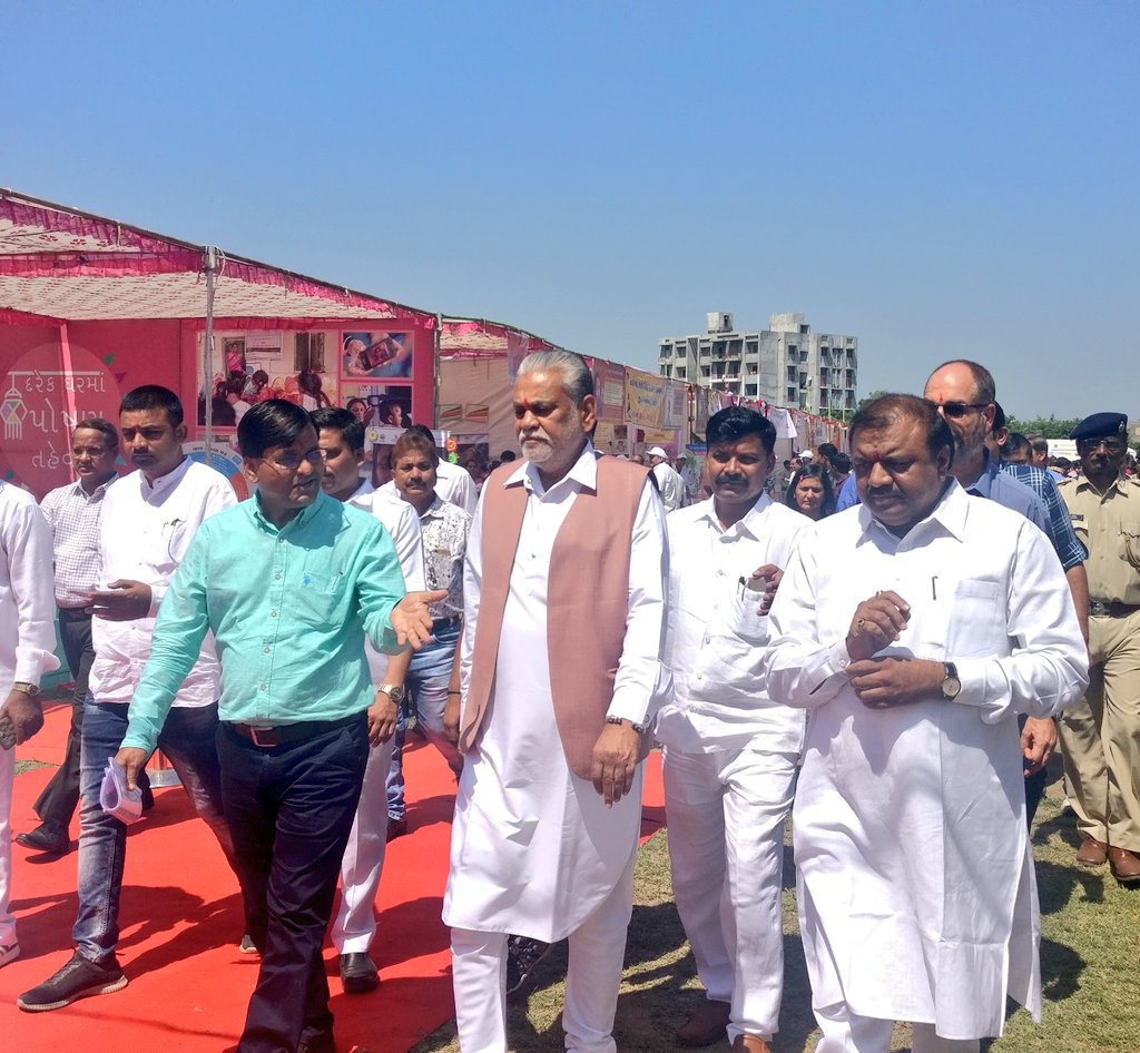 #Poshanshakti The main program with honorable minister <a href="/PRupala/">Parshottam Rupala</a>, Central Minister, GOI and important dignatries starts as Jan Aandolan for #POSHANAbhiyaan
is live on #Facebook link.  #PoshanMaah #Gujarat facebook.com/43599488984081…