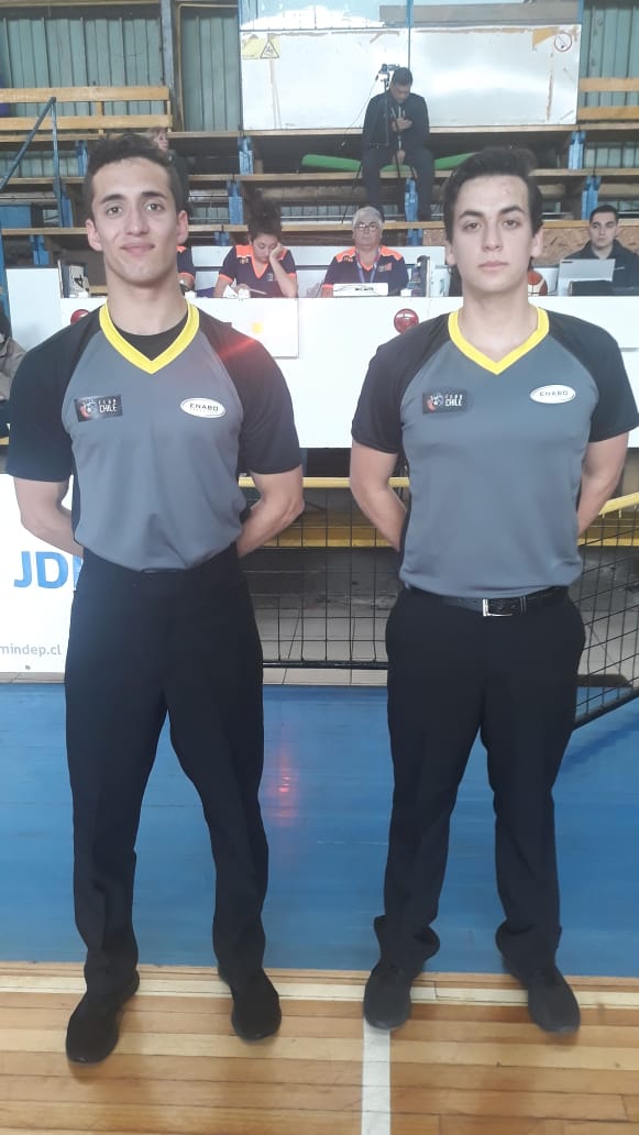 ENABOFEBACHILE's tweet photo. 🏆 #JDE2018 🇨🇱
🏀 U14 Varones
🏟️ Arlegui
📍 Viña del Mar
📆 Vie 28/09
🕞 14:00 hrs
🏀 Juego 6
▶️ O'Higgins vs Los Lagos
🏀 Árbitros: Matías Stone - Darío Riquelme
@FebaChile @MindepChile @INDChileOficial @MindepValpo @ABValparaiso @arbitros_avm https://t.co/aWLbjvRuwX