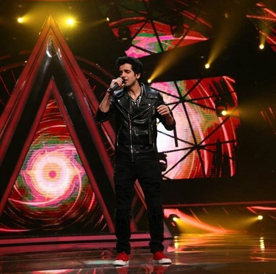 Ankush_Fanclub's tweet photo. @BeingSalmanKhan bhaai ka #SwagSeSwagat karne ki #IndianIdol ne kar li hai full #Taiyaari
TOO MUCH FUN K SAATH GUZREGI AAPKI #ShaniVaarRaatri wid #loveyatri
Toh dekhna na bhulein #IndianIdol10 8pm on @SonyTV aj #Ratri
And voting is not there SO DIL SE ENJOY KAREIN DIMAAG SE NHI https://t.co/Bu4lH8nNHi