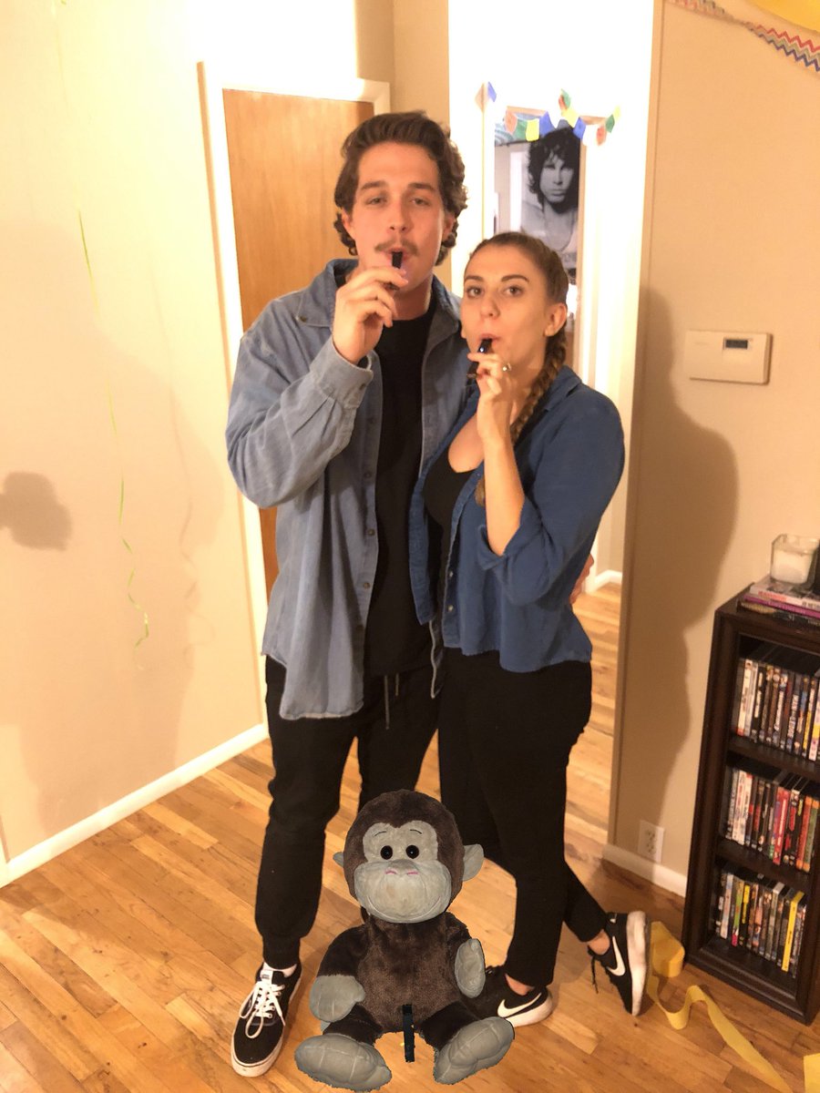 curiousmgeorge's tweet photo. Shirts: Denim
Pants: Black 
My Juul: Very hard https://t.co/QPNeHDdYsu