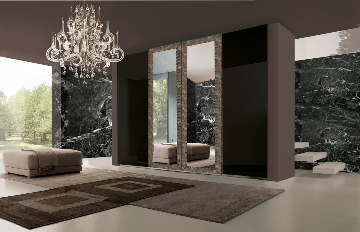 Privilegecollec's tweet photo. Special #closet with #slidingdoors in #leather and #mirror #luxury #luxurylifestyle #wardrobe #armadioscorrevole #madeinitaly https://t.co/aU69N5rjY6