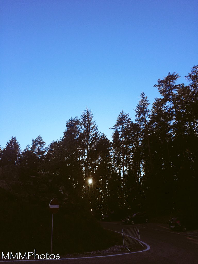ManuelaMravlak's tweet photo. Majestic.

Heartfelt thanks to my beloved life for this especially unique workplace and for the dear people around me. It was fun too. A wonderful end of the day. #MMMExperiences #MMMatWork #Pyramidenkogel #MariaWörth #Kärnten #Carinthia #Österreich #Austria 🇦🇹❤️😘 https://t.co/McmwnToFyf