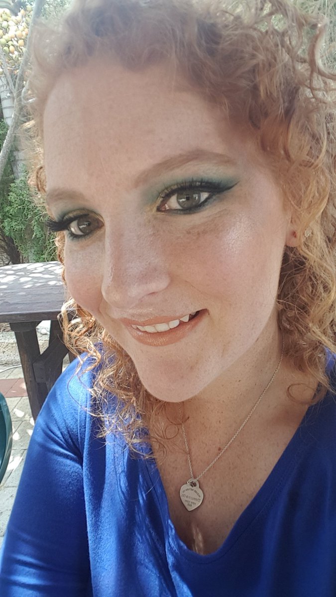 EssJaySav's tweet photo. Go the Mighty Eagles!!! #JeffreeStarCosmetics #Jeffreestar Expensive, Swallow, Rich Bitch and Frosting on the eyes. #JouerCosmetics on the lips and can't go past #Neffree for a popping highlight 😍 #CurlyGirl #NaturalRedHead https://t.co/YmRdYSnPYh
