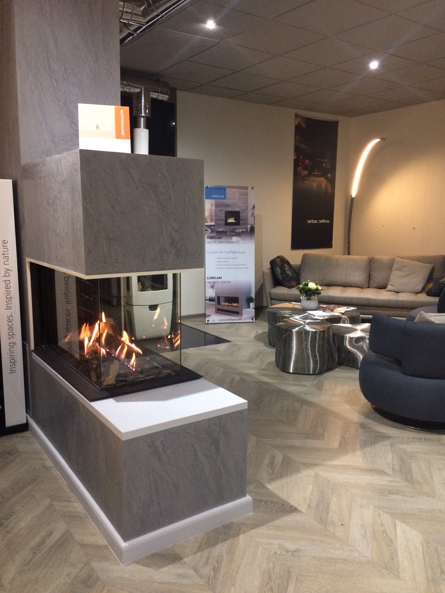 MaudPle's tweet photo. Inauguration hier chez un nouveau partenaire! Label Flamme 🔥 
Une superbe soirée et pleins de beaux projets en perspective 
#equipementsgaz #lemotiongaz #30ansporcelanosa https://t.co/aAA1mvAVVZ