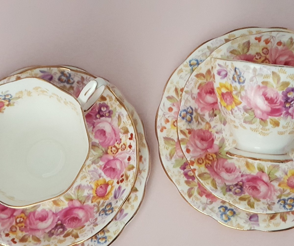 HirePretty's tweet photo. Make tea not war - Monty Python 
#prettylittlevintagehire #royalalbert #Serena #pink #taranaki #bridalshower #babyshower #birthdaypartyideas https://t.co/kjBsy0Au36