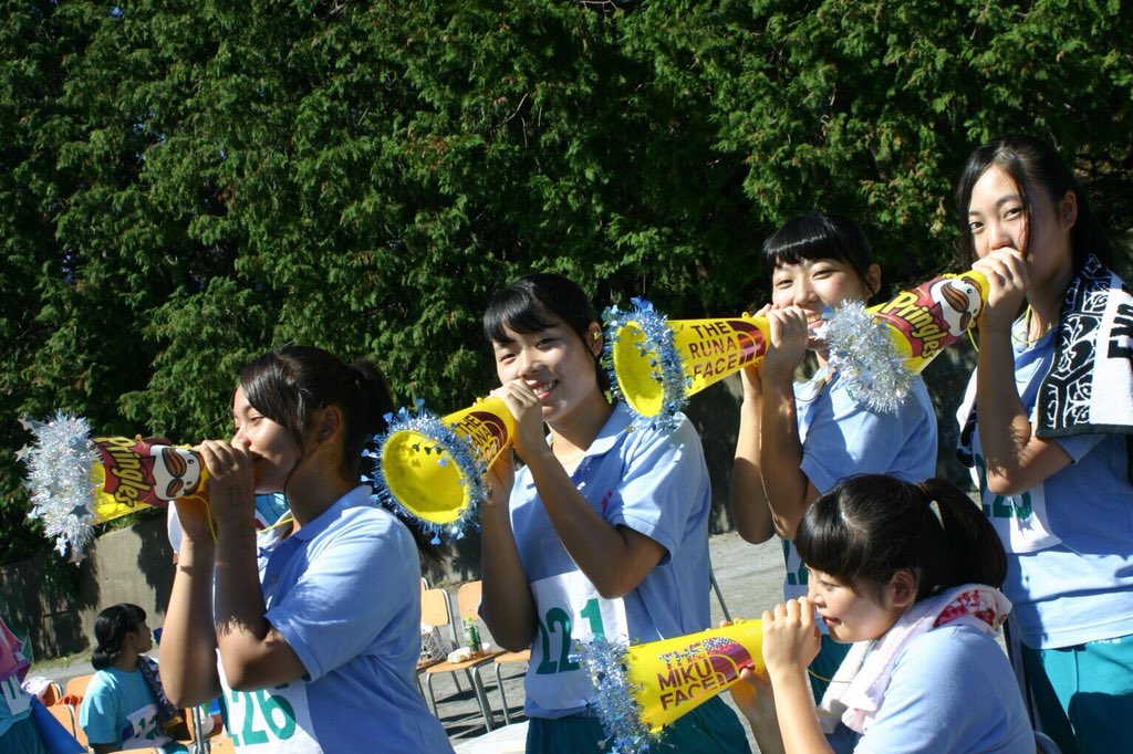 shibataruna's tweet photo. 最後の体育祭！
3日間過ぎるのあっという間すぎたけど
優勝できて本当に良かった😂

部対抗で最後に3年全員で走れてよかったし楽しかった！！！

とにかく良い思い出ができました！

3-2最高✨ https://t.co/sPbN9wXHsy