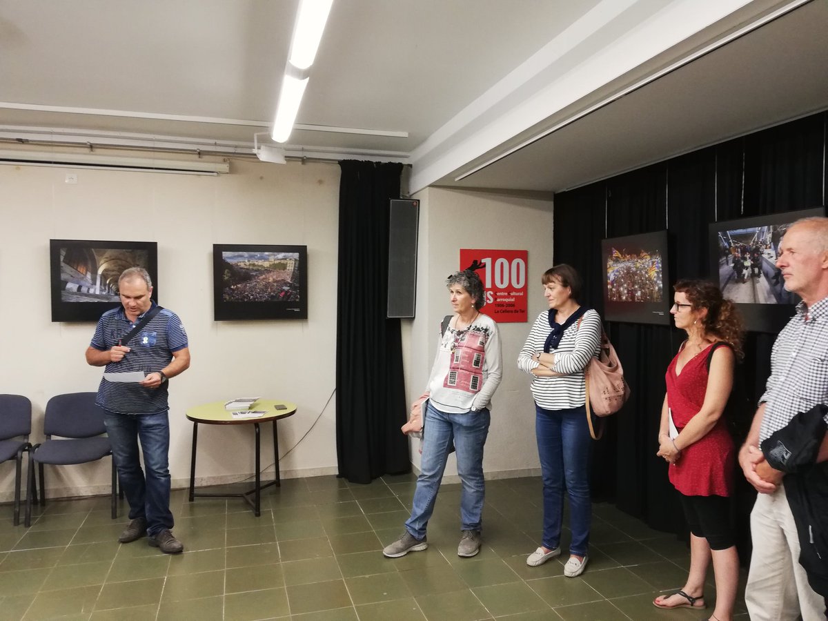 lacelleradeter's tweet photo. Inauguració de l'exposició fotogràfica CAPTURANT L'ACTUALITAT https://t.co/bCSQE9jydv