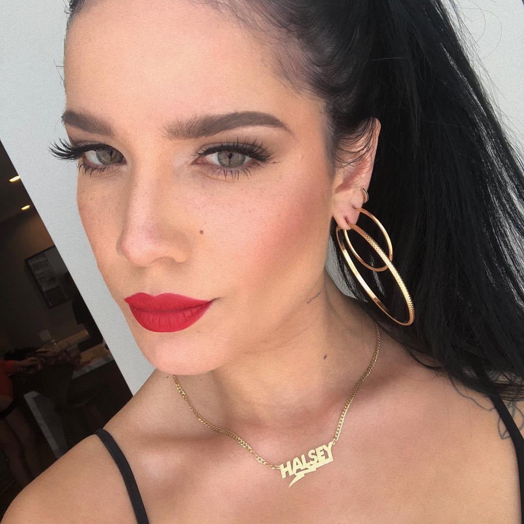 internetqueen02's tweet photo. HAPPY BIRTHDAY TO THE QUEEN OF THE BADLANDS AND HOPELESS FOUNTAIN KINGDOM @halsey 🎉🎂 #halsey #HappyBirthdayHalsey #badlands #hopelessfountainkingdom #famousbirthdays #queenhalsey 💕 https://t.co/PGlLfGetsF