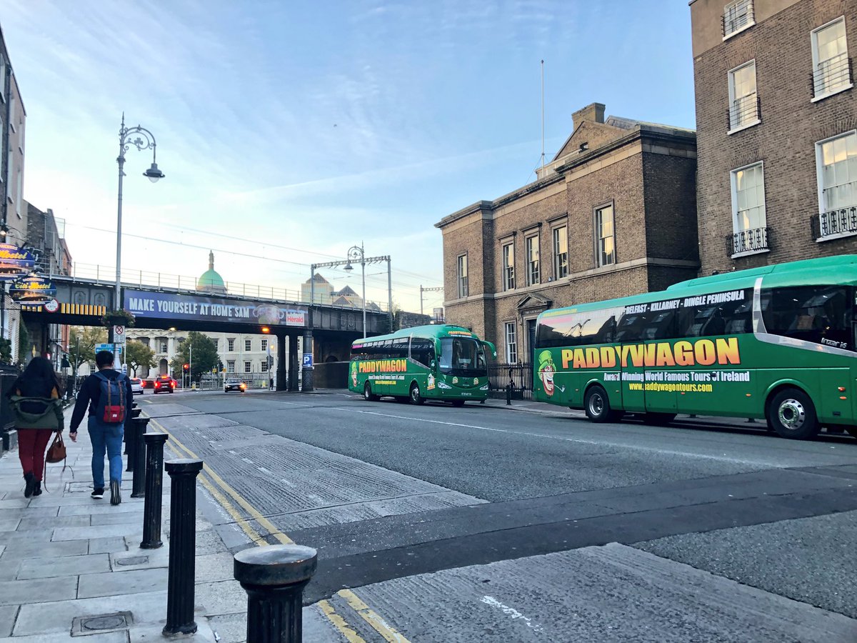 whateverttweets's tweet photo. (--,): morning trip to the cliffs! ๐ฎ๐ช๐#CliffsOfMoher #Paddywagon #Ireland #Tour #HostResponsibilities #YeahThoseAreMyFriendsFromUK https://t.co/un0IyaWwnY