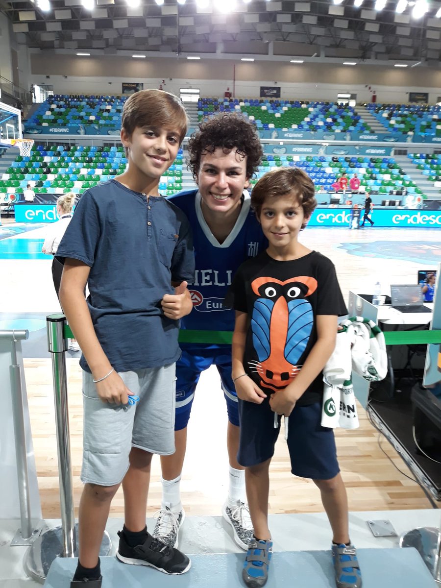 Nuestra escuela en el Mundial de Baloncesto Femenino 2018 de Tenerife. Crear un equipo femenino sigue siendo uno de nuestros objetivos.