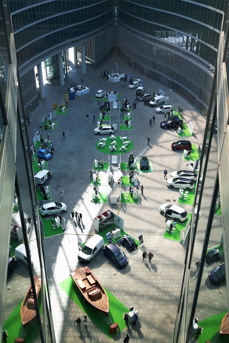 RegLombardia's tweet photo. Proseguono gli appuntamenti di #Emob2018, la Conferenza nazionale della #mobilitàelettrica. 🔌🚘
Oggi a #PalazzoLombardia grande raduno di veicoli elettrici + i test drive. Partecipa anche tu! ➡ https://t.co/AoQ7m5NZI6 https://t.co/uQydAlx1SH