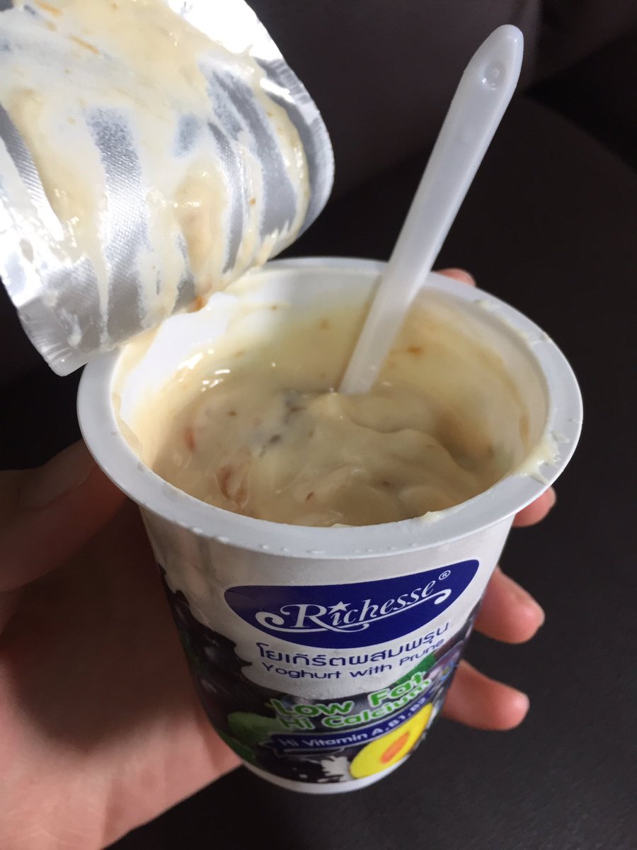 eieibyee's tweet photo. #รีวิวเซเว่น โยเกิร์ต+ลูกพรุน มันใช่!! มันมีความลูกพรุนแบบลูกพรุนอะ low fat ด้วย ไปลองงง https://t.co/IBpbJhrpoY