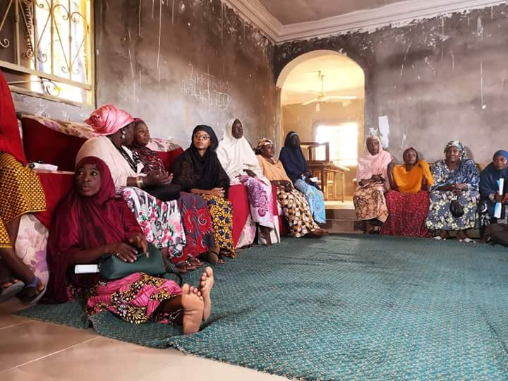 Ward rounds at Gulmar, Sawwa and Tungar Zazzagawa. 

#projectA3 #lokaciyayi #readytorun #aishaaugiekuta  #nigeria #politics #ourkebbi  @ Gulma, Kebbi, Nigeria