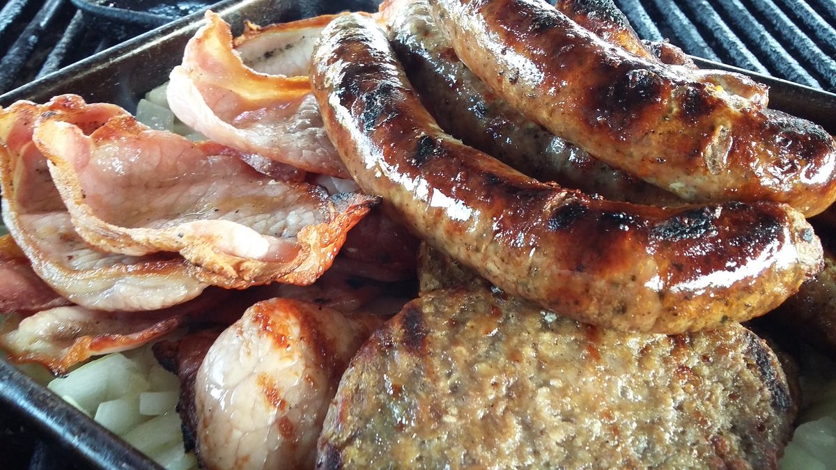 HappyHerefords's tweet photo. There maybe still frost on the ground but the sun is shining, the urns are hot and the #bacon n #sausages are ready to keep you fueled at today's @UventureRun #ironrun at #kettering https://t.co/3krumfTmKB