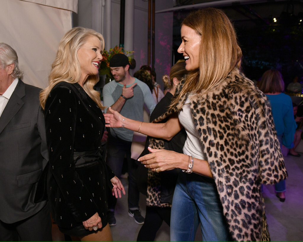 styleandsociety's tweet photo. @christiebrinkley @kellybensimon attend the Ovarian Cancer Research Fund Alliance "Super September" Designer Sample Sale And Fundraiser. @ocrfa
#OCRFA #ChristieBinkley #KellyBensimmon #OvarianCancerResearchFundAlliance #SuperSeptember #fundraiser #designersample #StyleandSociety https://t.co/YwwPsAzBlJ