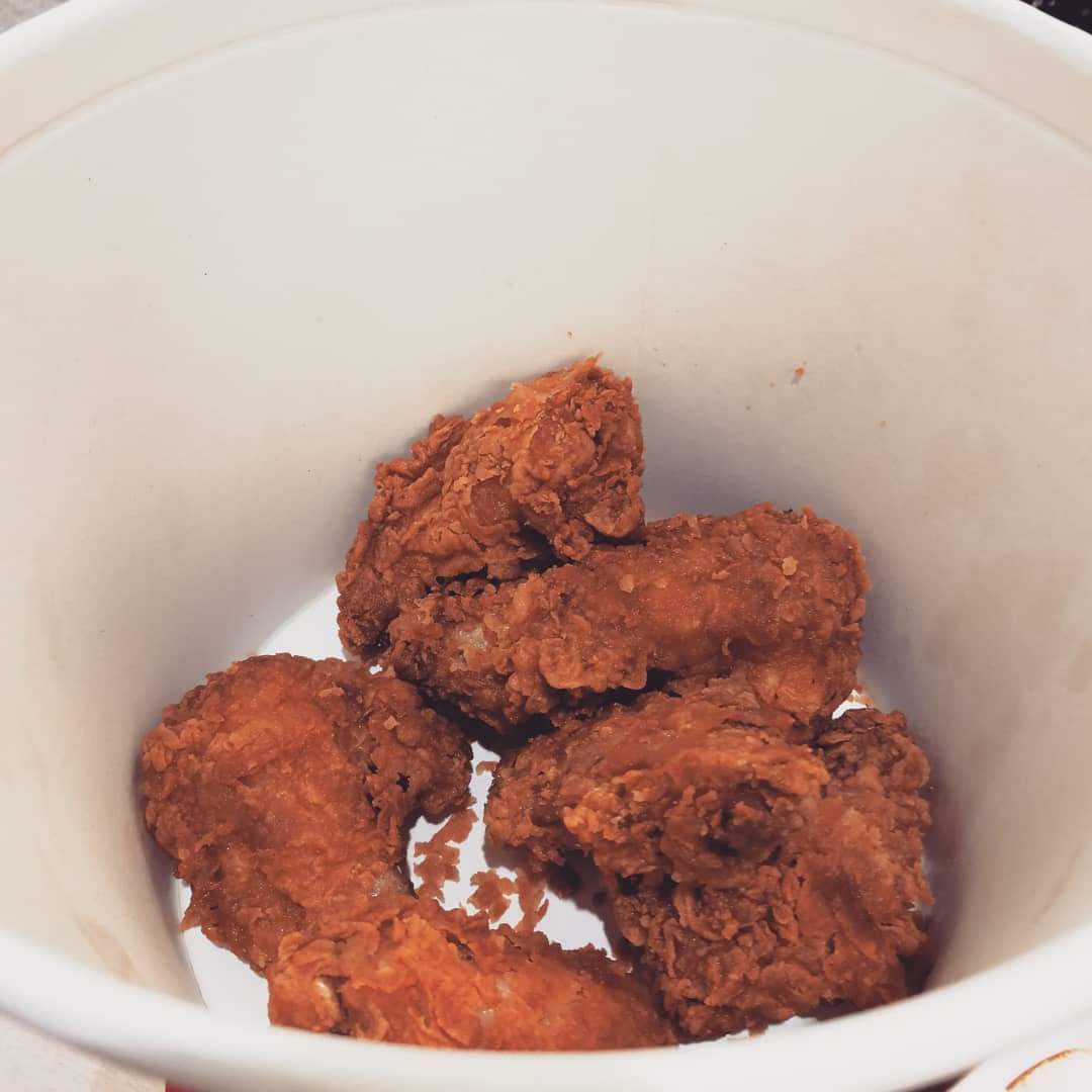 celestial_foods's tweet photo. Hot Wings at KFC 🍗🍗🌶️🌶️ #kfc #wings #hotwings #foodporn #meat #chicken #chickenleg #spicy #foodphotography https://t.co/yRxsixvpHa