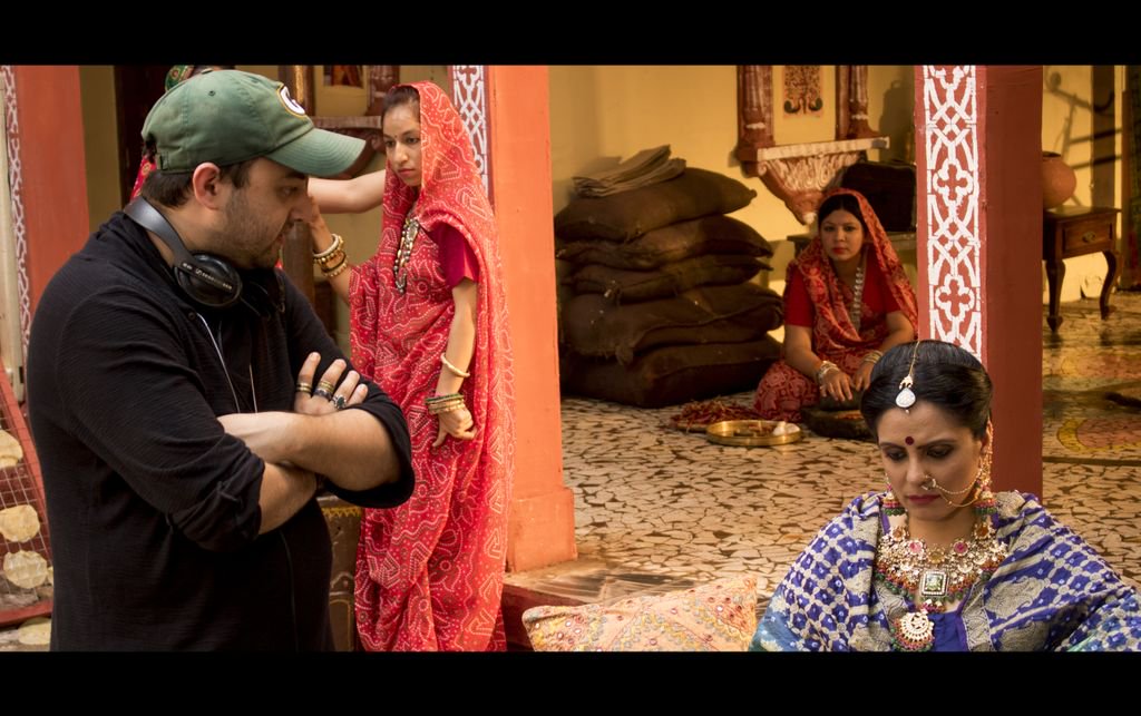 OTransmedia's tweet photo. A Director is a wind underneath an Actor’s wings.

Director/Producer - @athitnaik 

#livingfoodz #curriesofindia #direction #actors #discussion #behindthescenes #promoshoot #origamitransmedia #commercial https://t.co/Yqc1XfndSd