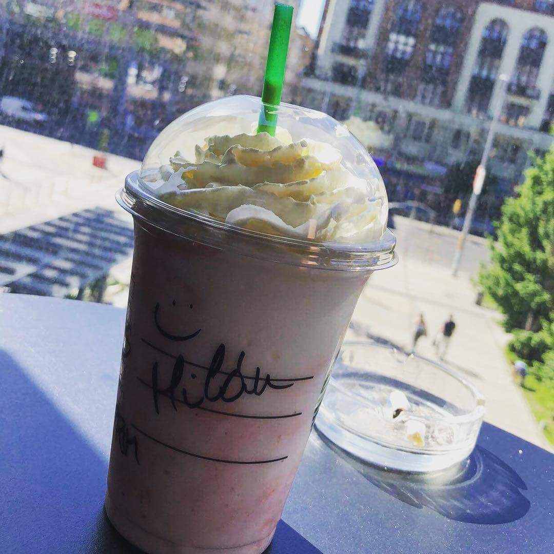 celestial_foods's tweet photo. Little Starbucks time at Budapest! 🥛🥤🍩
#foodporn #mutimiteszel #mutimitiszol #food #drinks #starbucks #starbuckscoffee https://t.co/9F0QzJDOhP